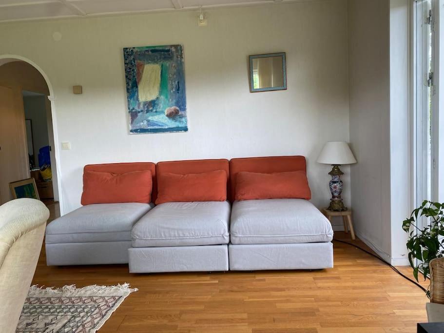 Apartment Right Next To The Golf Course And With The Ocean Just Around The Corner Ljungskile Eksteriør billede