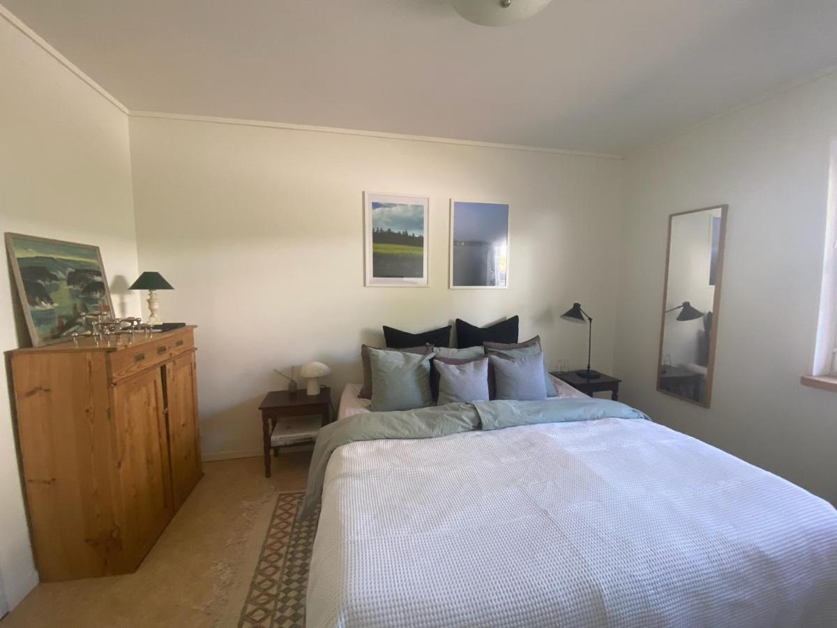 Apartment Right Next To The Golf Course And With The Ocean Just Around The Corner Ljungskile Eksteriør billede