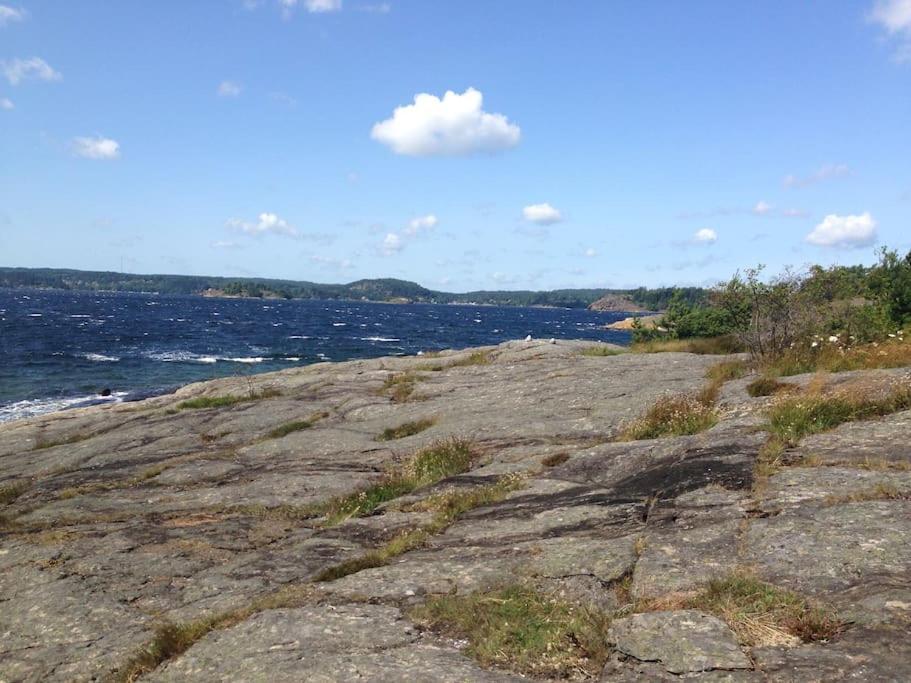 Apartment Right Next To The Golf Course And With The Ocean Just Around The Corner Ljungskile Eksteriør billede