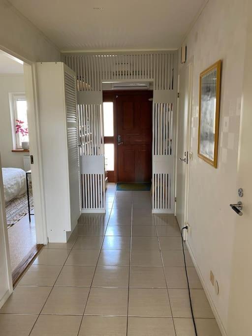 Apartment Right Next To The Golf Course And With The Ocean Just Around The Corner Ljungskile Eksteriør billede